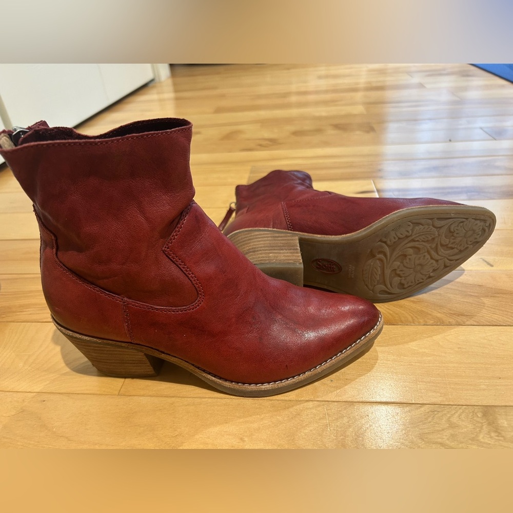SOFFT Women's Red Leather Ankle Boots - Picture 4 of 6